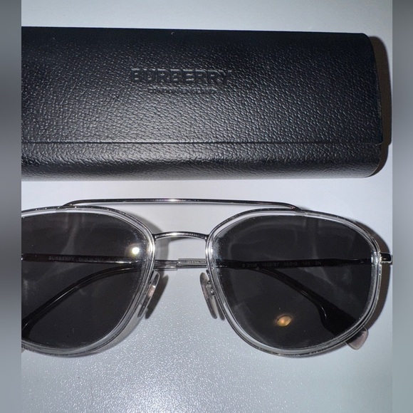 Burberry BE3106 Sunglasses with Case - Picture 3 of 3